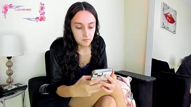 Snapshot of its__angelica_ chatting on 06/22/26, 04:37 its angelica online show from 06/22/26, 04:37