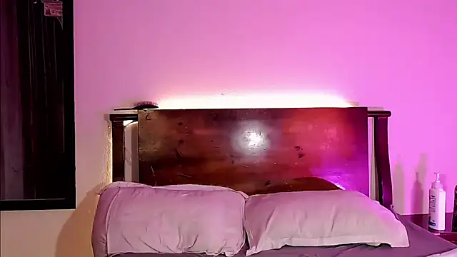 Snapshot of MimiRodriguez chatting on 12/12/24, 08:57 MimiRodriguez online show from 12/12/24, 08:57