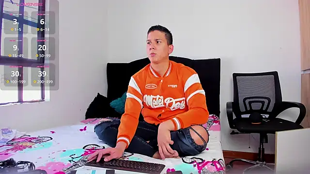 ANDREZALVAREZ online show from 10/18/25, 01:23