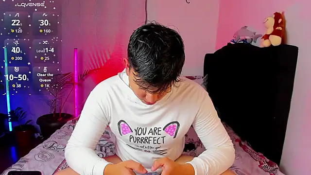 ANDREZALVAREZ online show from 04/18/26, 02:48