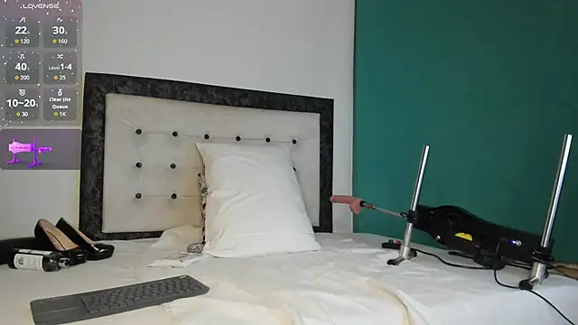 kinky polar online show from 02/25/26, 04:00