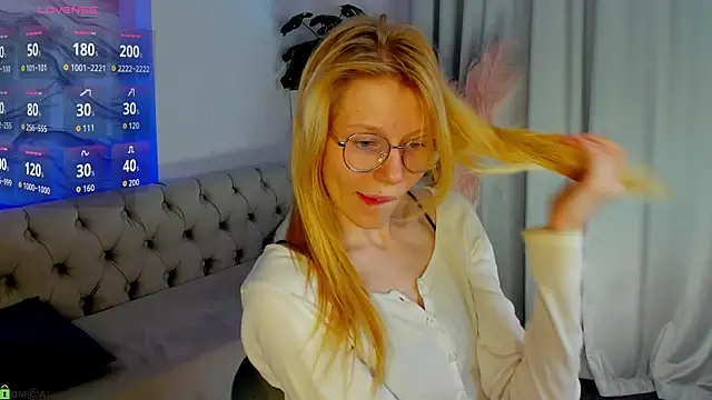 Snapshot of Esme_Runn chatting on 06/11/26, 03:15 Esme Runn online show from 06/11/26, 03:15