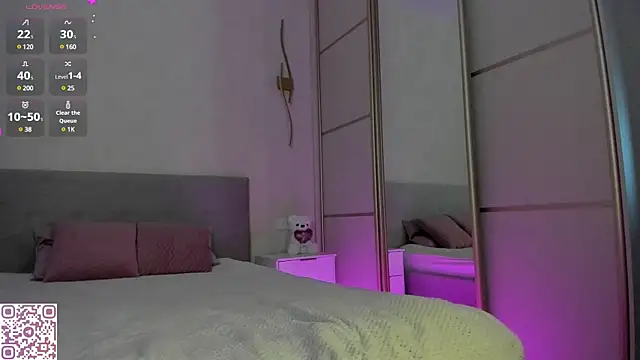 Snapshot of flora_off chatting on 02/20/25, 10:16 flora off online show from 02/20/25, 10:16