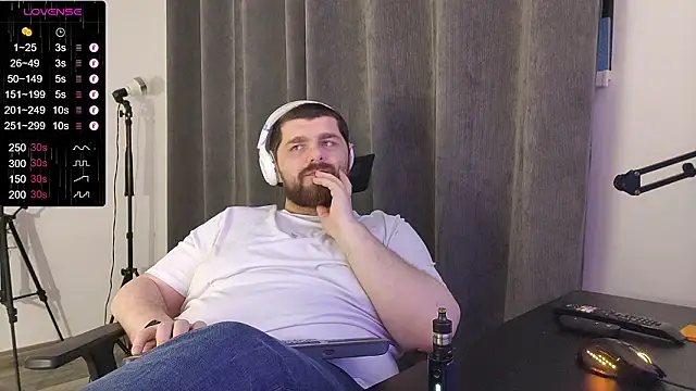 Snapshot of KingMarti chatting on 02/13/26, 06:31 KingMarti online show from 02/13/26, 06:31