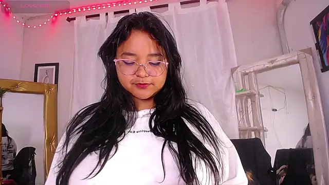 Snapshot of alaia_03 chatting on 05/07/26, 02:17 alaia 03 online show from 05/07/26, 02:17