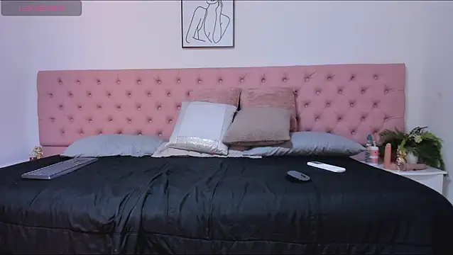 CarolinaGlamour online show from 11/23/25, 02:22