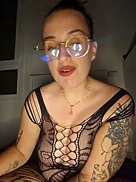 lindsay 33off online show from 11/18/25, 09:08