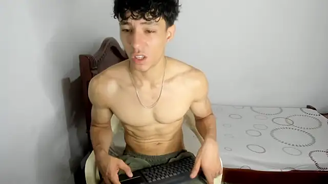 Snapshot of enzo_sloran chatting on 09/16/25, 02:40 enzo sloran online show from 09/16/25, 02:40