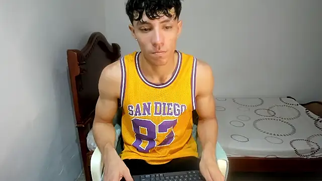 Snapshot of enzo_sloran chatting on 09/22/25, 05:26 enzo sloran online show from 09/22/25, 05:26