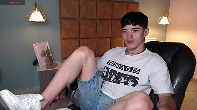 AlejooTwink online show from 02/04/25, 01:13