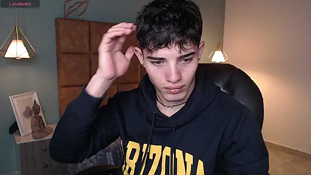 AlejooTwink online show from 02/04/25, 06:49