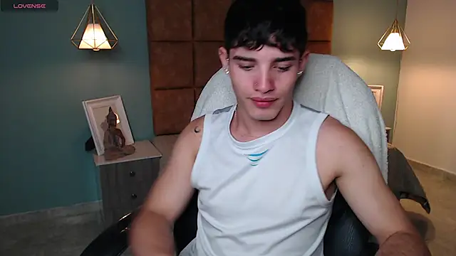 AlejooTwink online show from 02/13/25, 05:54