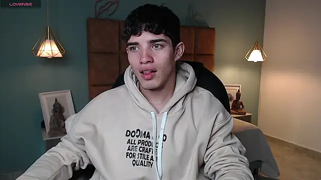 AlejooTwink online show from 02/14/25, 06:19