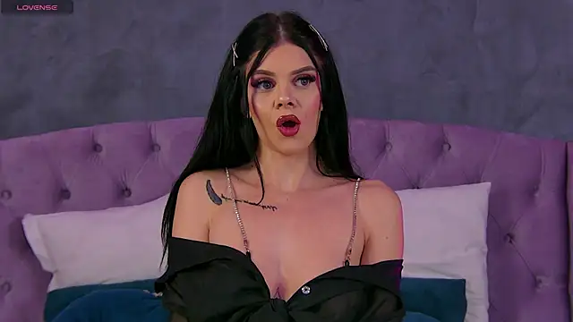 IvyRaven online show from 02/01/25, 06:08