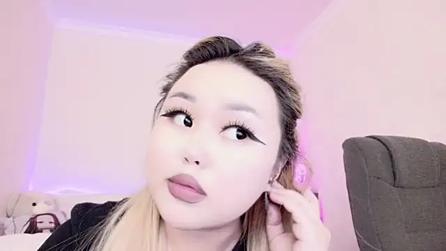 amelia sunlight online show from 02/11/25, 12:38