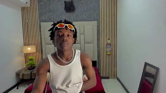 Snapshot of chimi88 chatting on 10/02/25, 11:28 chimi88 online show from 10/02/25, 11:28