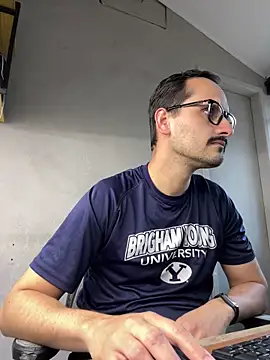 Snapshot of Superdad chatting on 12/07/24, 08:16 Superdad online show from 12/07/24, 08:16