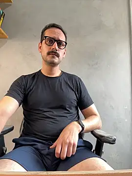 Snapshot of Superdad chatting on 10/13/25, 01:44 Superdad online show from 10/13/25, 01:44