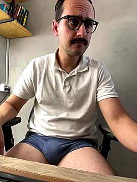 Snapshot of Superdad chatting on 10/16/25, 02:07 Superdad online show from 10/16/25, 02:07