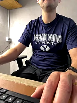 Snapshot of Superdad chatting on 10/20/25, 05:02 Superdad online show from 10/20/25, 05:02