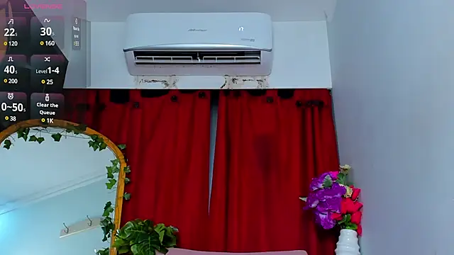 Snapshot of Ladanny_ chatting on 12/10/24, 05:28 Ladanny online show from 12/10/24, 05:28