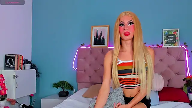 Snapshot of Ladanny_ chatting on 01/15/25, 05:50 Ladanny online show from 01/15/25, 05:50