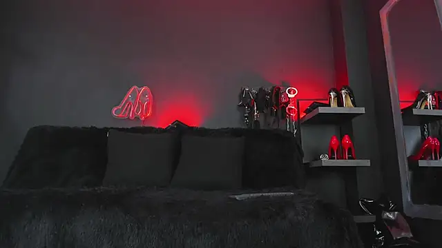 DelaneyStone online show from 12/02/25, 08:04