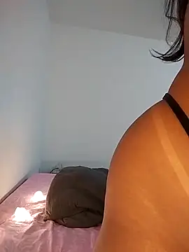 Snapshot of momopretinha chatting on 09/10/25, 01:49 momopretinha online show from 09/10/25, 01:49