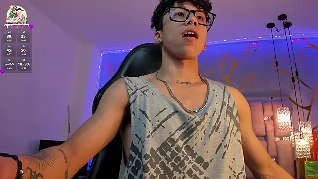 Snapshot of AkazaBoy_ chatting on 12/31/24, 07:40 AkazaBoy  online show from 12/31/24, 07:40