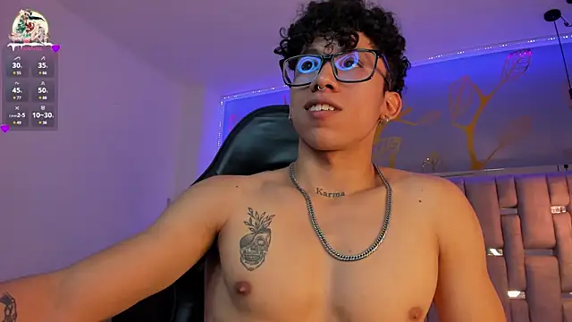 Snapshot of AkazaBoy_ chatting on 12/31/24, 10:56 AkazaBoy  online show from 12/31/24, 10:56