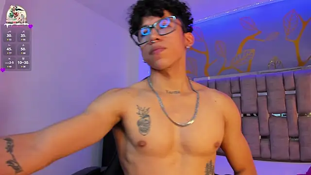 Snapshot of AkazaBoy_ chatting on 01/01/25, 01:58 AkazaBoy  online show from 01/01/25, 01:58