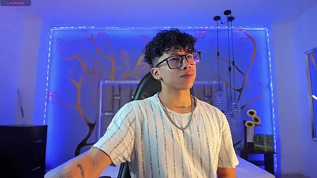 Snapshot of AkazaBoy_ chatting on 01/09/25, 04:19 AkazaBoy  online show from 01/09/25, 04:19