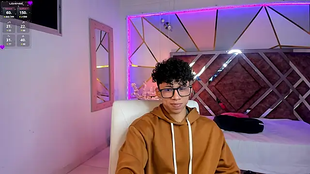 Snapshot of AkazaBoy_ chatting on 01/15/25, 04:47 AkazaBoy  online show from 01/15/25, 04:47