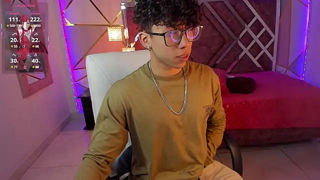 Snapshot of AkazaBoy_ chatting on 01/23/25, 03:58 AkazaBoy  online show from 01/23/25, 03:58