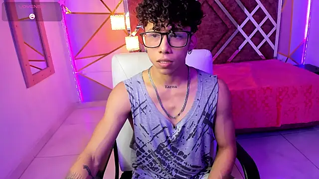 Snapshot of AkazaBoy_ chatting on 01/29/25, 04:05 AkazaBoy  online show from 01/29/25, 04:05