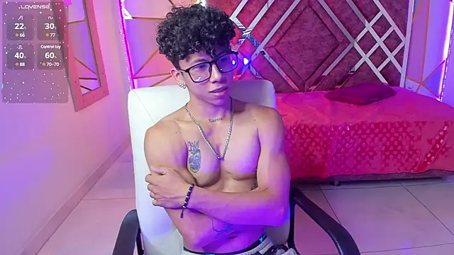 Snapshot of AkazaBoy_ chatting on 01/31/25, 04:36 AkazaBoy  online show from 01/31/25, 04:36