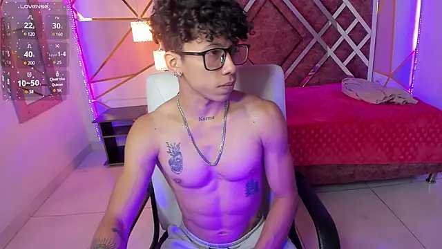 Snapshot of AkazaBoy_ chatting on 02/01/25, 04:24 AkazaBoy  online show from 02/01/25, 04:24