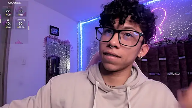 Snapshot of AkazaBoy_ chatting on 02/04/25, 04:26 AkazaBoy  online show from 02/04/25, 04:26