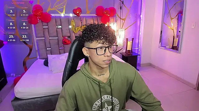 Snapshot of AkazaBoy_ chatting on 02/07/25, 04:16 AkazaBoy  online show from 02/07/25, 04:16