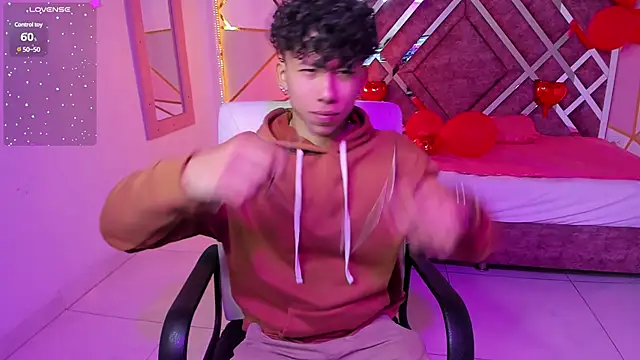 Snapshot of AkazaBoy_ chatting on 02/11/25, 04:01 AkazaBoy  online show from 02/11/25, 04:01