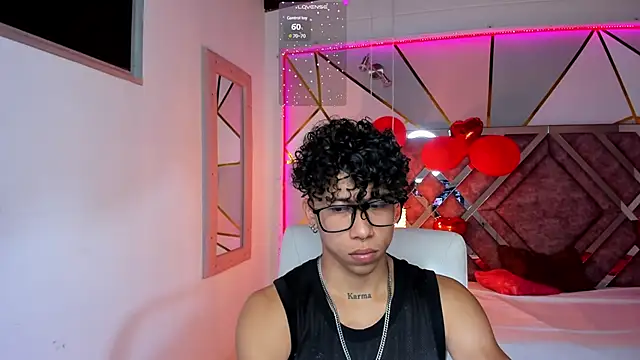 Snapshot of AkazaBoy_ chatting on 02/14/25, 03:54 AkazaBoy  online show from 02/14/25, 03:54