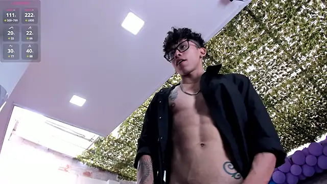 Snapshot of AkazaBoy_ chatting on 02/14/25, 01:08 AkazaBoy  online show from 02/14/25, 01:08