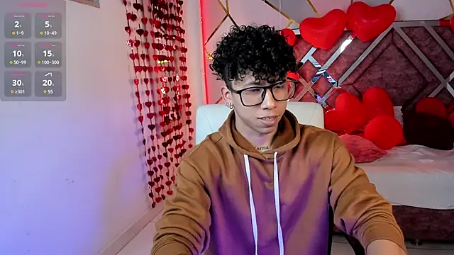 Snapshot of AkazaBoy_ chatting on 02/19/25, 04:44 AkazaBoy  online show from 02/19/25, 04:44