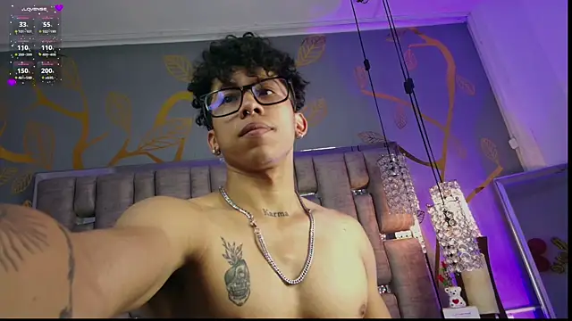 Snapshot of AkazaBoy_ chatting on 02/21/25, 05:35 AkazaBoy  online show from 02/21/25, 05:35