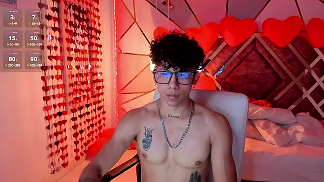 Snapshot of AkazaBoy_ chatting on 02/23/25, 03:45 AkazaBoy  online show from 02/23/25, 03:45