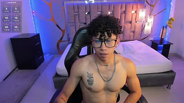 Snapshot of AkazaBoy_ chatting on 02/28/25, 08:09 AkazaBoy  online show from 02/28/25, 08:09