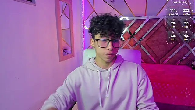 Snapshot of AkazaBoy_ chatting on 03/05/25, 04:24 AkazaBoy  online show from 03/05/25, 04:24