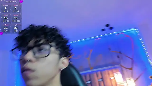 Snapshot of AkazaBoy_ chatting on 03/16/25, 04:20 AkazaBoy  online show from 03/16/25, 04:20