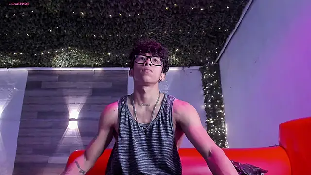 Snapshot of AkazaBoy_ chatting on 03/22/25, 04:35 AkazaBoy  online show from 03/22/25, 04:35