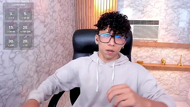 Snapshot of AkazaBoy_ chatting on 09/12/25, 08:31 AkazaBoy  online show from 09/12/25, 08:31